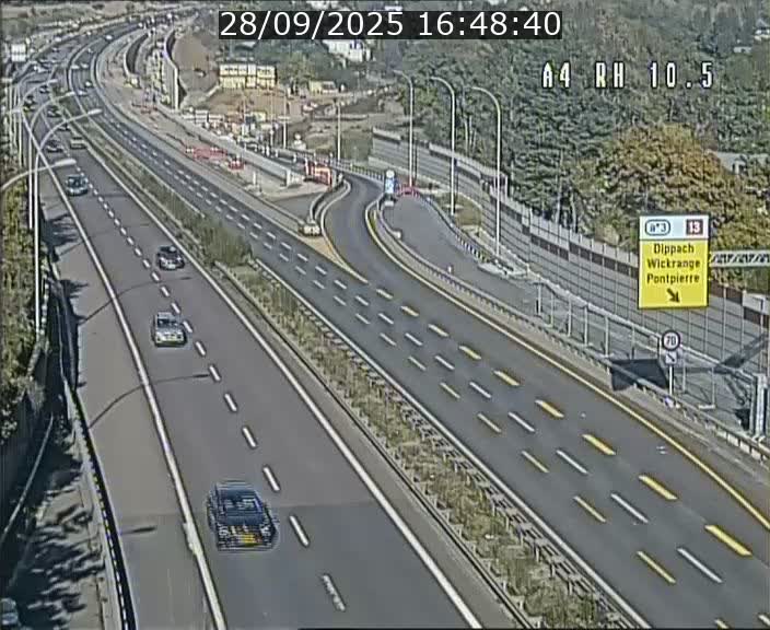 <h2>Traffic live webcam Luxembourg Pontpierre - A4 - BK 10.5 - direction Luxembourg</h2>