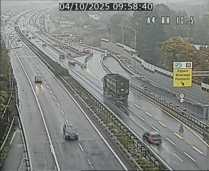 <h2>Traffic live webcam Luxembourg Pontpierre - A4 - BK 10.5 - direction Luxembourg</h2>