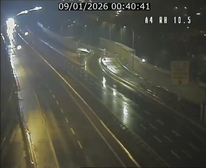 <h2>Traffic live webcam Luxembourg Pontpierre - A4 - BK 10.5 - direction Luxembourg</h2>