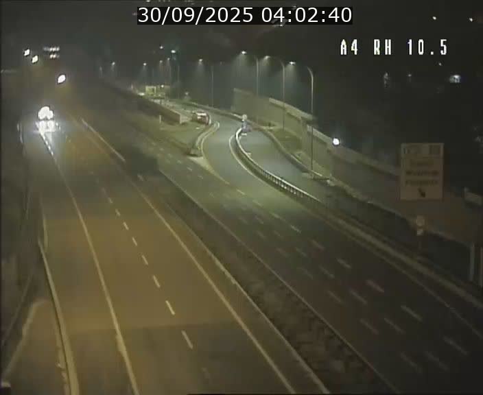 <h2>Traffic live webcam Luxembourg Pontpierre - A4 - BK 10.5 - direction Luxembourg</h2>