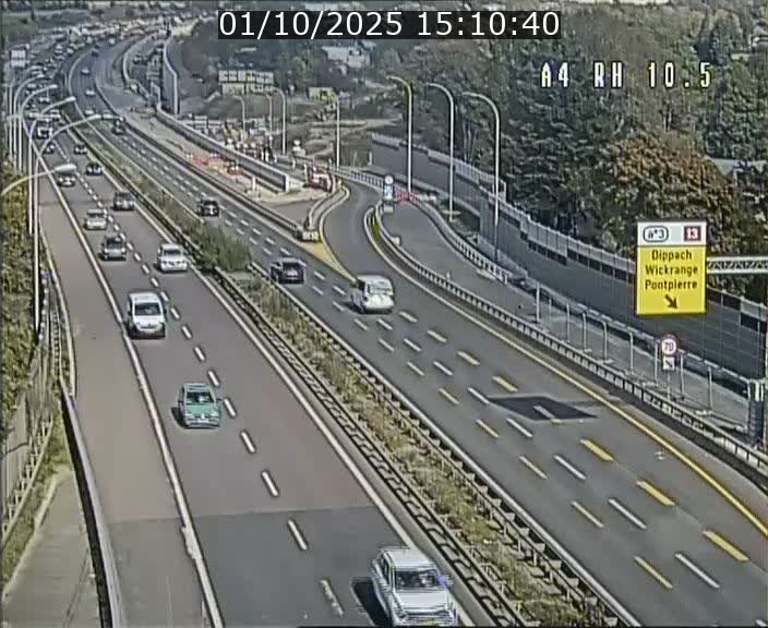 <h2>Traffic live webcam Luxembourg Pontpierre - A4 - BK 10.5 - direction Luxembourg</h2>