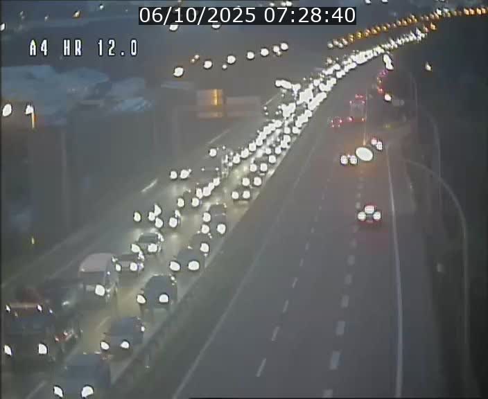 <h2>Traffic live webcam Luxembourg Jonction Foetz - A4 - BK 12.0 - direction Esch sur Alzette</h2>
