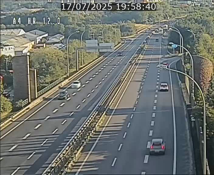 <h2>Traffic live webcam Luxembourg Jonction Foetz - A4 - BK 12.0 - direction Esch sur Alzette</h2>