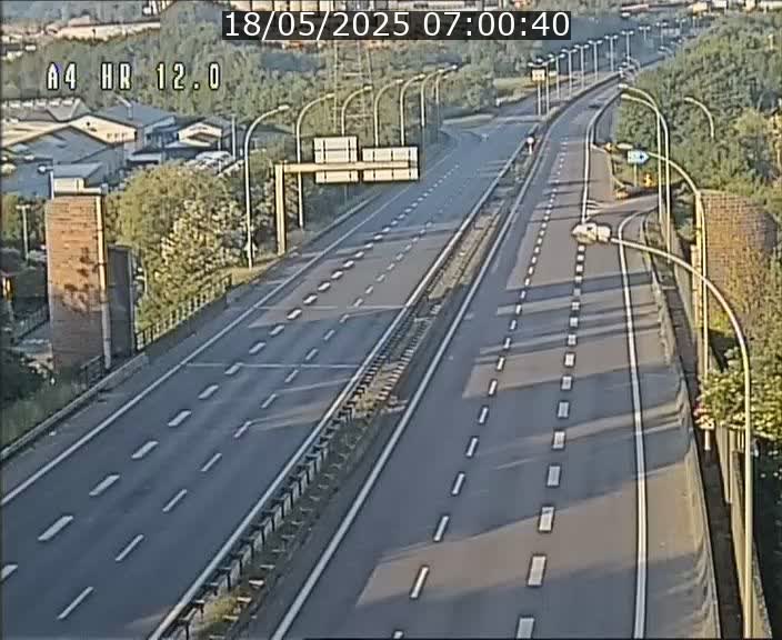 <h2>Traffic live webcam Luxembourg Jonction Foetz - A4 - BK 12.0 - direction Esch sur Alzette</h2>