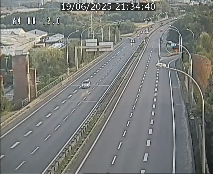 <h2>Traffic live webcam Luxembourg Jonction Foetz - A4 - BK 12.0 - direction Esch sur Alzette</h2>