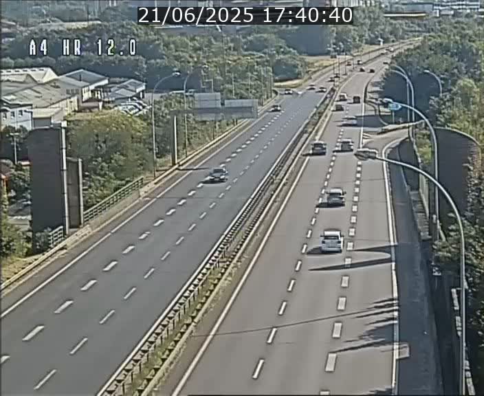 <h2>Traffic live webcam Luxembourg Jonction Foetz - A4 - BK 12.0 - direction Esch sur Alzette</h2>