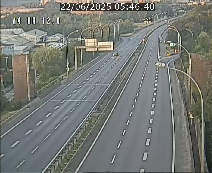 <h2>Traffic live webcam Luxembourg Jonction Foetz - A4 - BK 12.0 - direction Esch sur Alzette</h2>