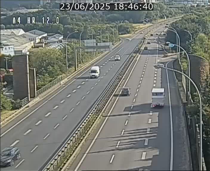 <h2>Traffic live webcam Luxembourg Jonction Foetz - A4 - BK 12.0 - direction Esch sur Alzette</h2>