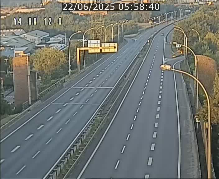 <h2>Traffic live webcam Luxembourg Jonction Foetz - A4 - BK 12.0 - direction Esch sur Alzette</h2>