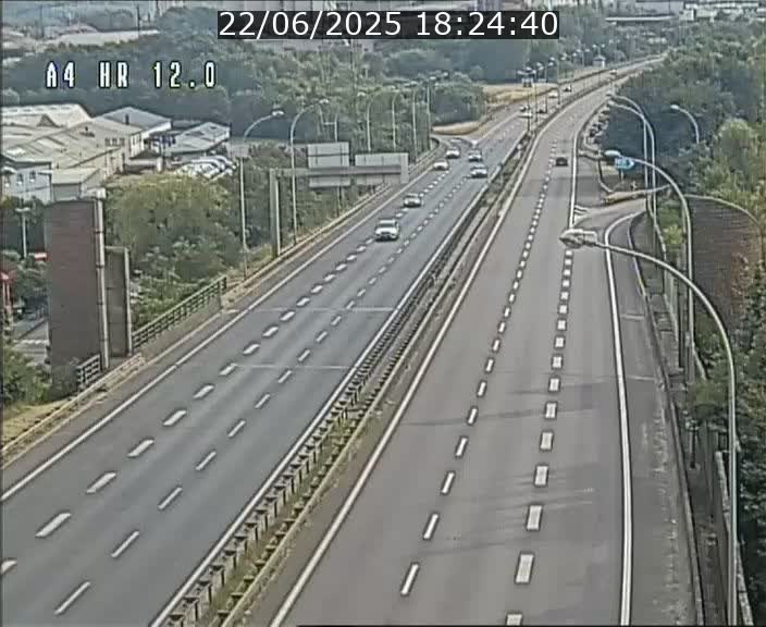 <h2>Traffic live webcam Luxembourg Jonction Foetz - A4 - BK 12.0 - direction Esch sur Alzette</h2>