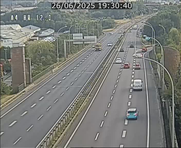 <h2>Traffic live webcam Luxembourg Jonction Foetz - A4 - BK 12.0 - direction Esch sur Alzette</h2>