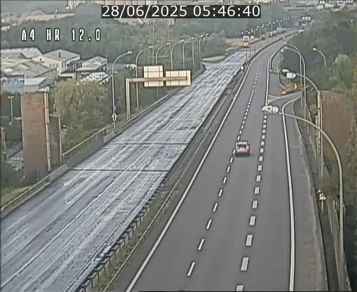 <h2>Traffic live webcam Luxembourg Jonction Foetz - A4 - BK 12.0 - direction Esch sur Alzette</h2>