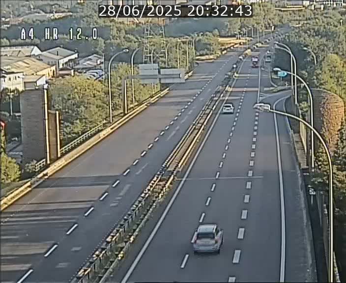 <h2>Traffic live webcam Luxembourg Jonction Foetz - A4 - BK 12.0 - direction Esch sur Alzette</h2>