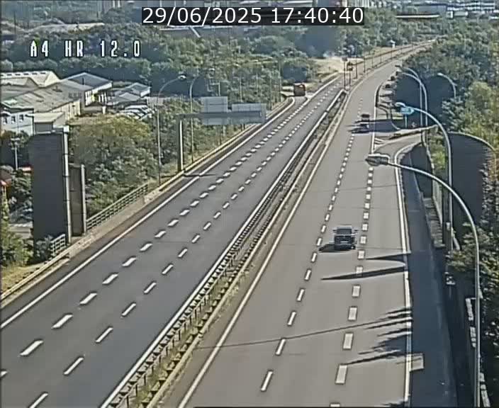 <h2>Traffic live webcam Luxembourg Jonction Foetz - A4 - BK 12.0 - direction Esch sur Alzette</h2>