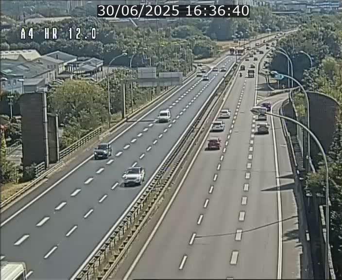 <h2>Traffic live webcam Luxembourg Jonction Foetz - A4 - BK 12.0 - direction Esch sur Alzette</h2>