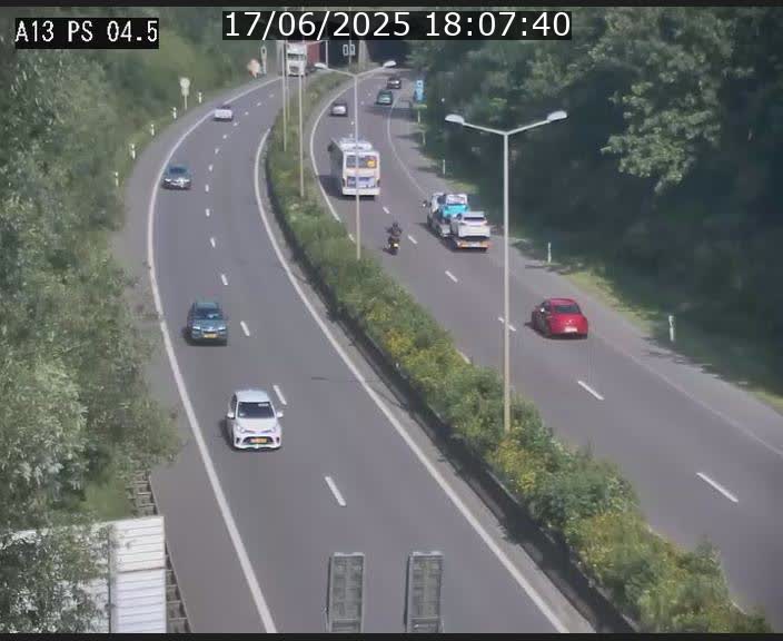 <h2>Traffic live webcam Luxembourg Differdange - A13 direction Esch-sur-Alzette - BK 4.5</h2>