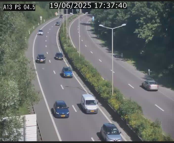 <h2>Traffic live webcam Luxembourg Differdange - A13 direction Esch-sur-Alzette - BK 4.5</h2>