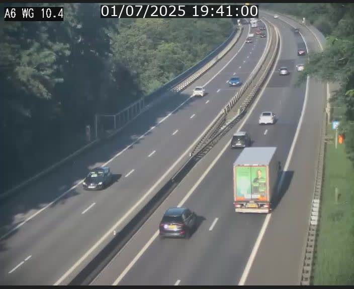 <h2>Traffic live webcam Luxembourg Mamer - A6 - BK 10.4 - direction Luxembourg/France/Allemagne</h2>
