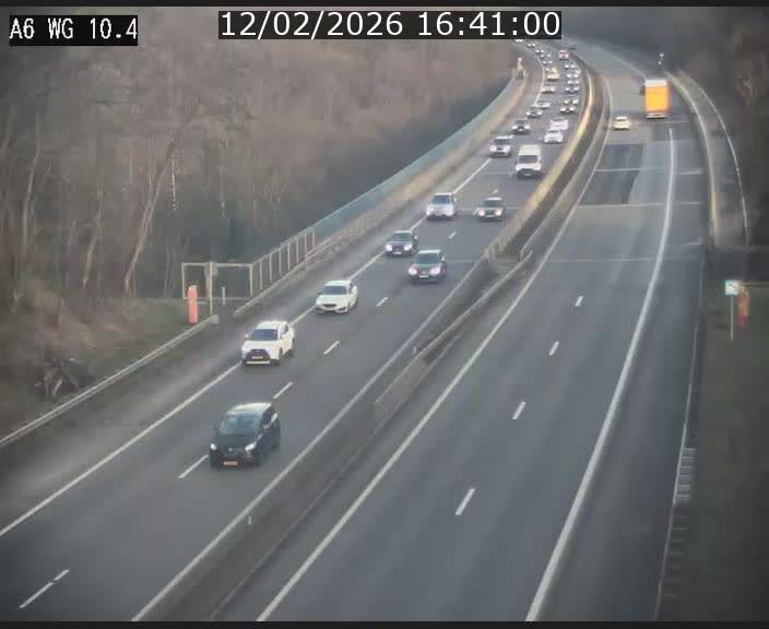 <h2>Traffic live webcam Luxembourg Mamer - A6 - BK 10.4 - direction Luxembourg/France/Allemagne</h2>
