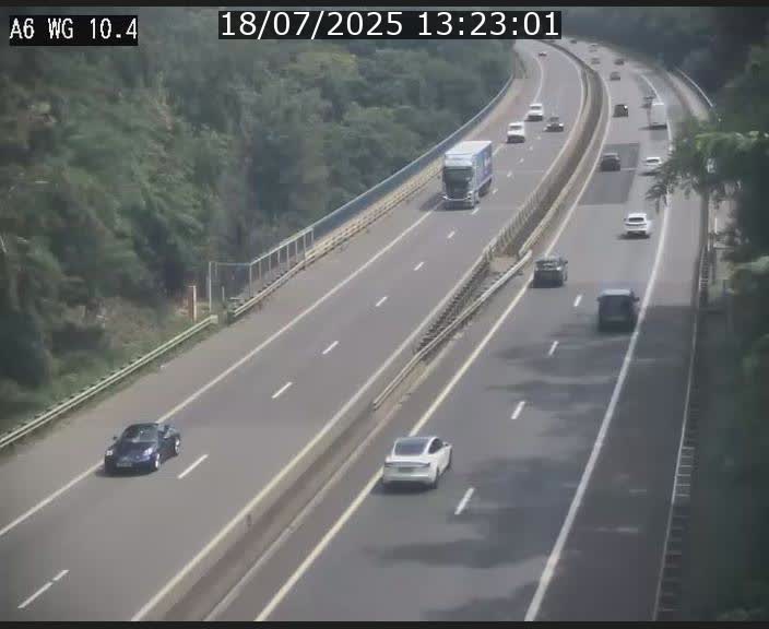 <h2>Traffic live webcam Luxembourg Mamer - A6 - BK 10.4 - direction Luxembourg/France/Allemagne</h2>