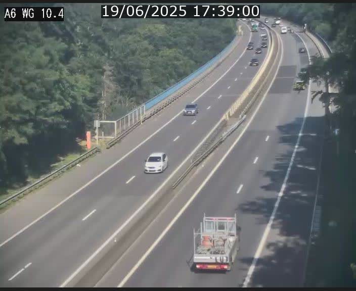 <h2>Traffic live webcam Luxembourg Mamer - A6 - BK 10.4 - direction Luxembourg/France/Allemagne</h2>