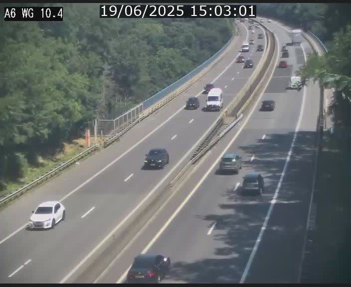 <h2>Traffic live webcam Luxembourg Mamer - A6 - BK 10.4 - direction Luxembourg/France/Allemagne</h2>