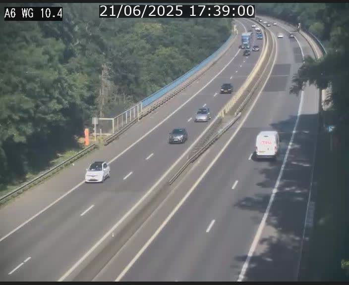 <h2>Traffic live webcam Luxembourg Mamer - A6 - BK 10.4 - direction Luxembourg/France/Allemagne</h2>