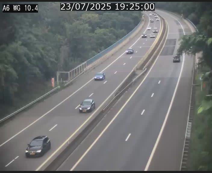 <h2>Traffic live webcam Luxembourg Mamer - A6 - BK 10.4 - direction Luxembourg/France/Allemagne</h2>