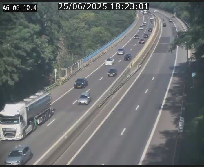 <h2>Traffic live webcam Luxembourg Mamer - A6 - BK 10.4 - direction Luxembourg/France/Allemagne</h2>
