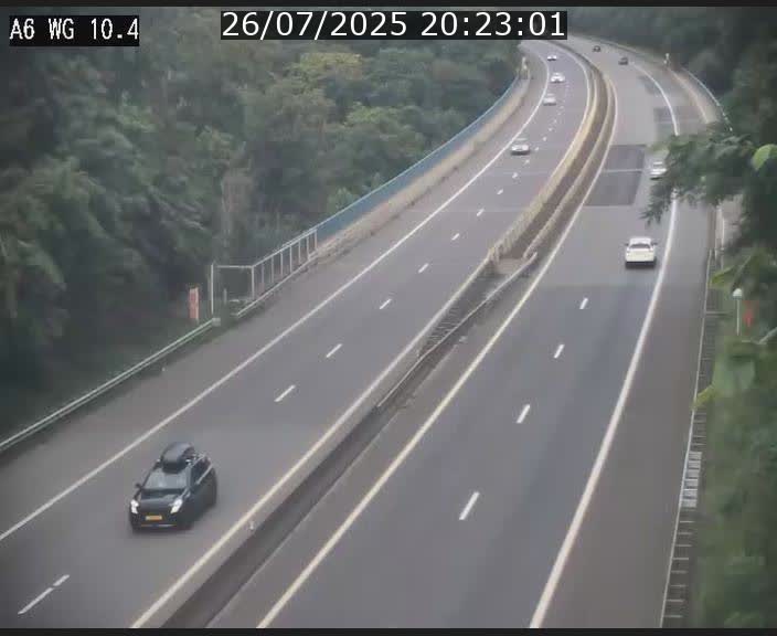 <h2>Traffic live webcam Luxembourg Mamer - A6 - BK 10.4 - direction Luxembourg/France/Allemagne</h2>