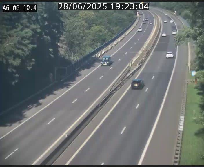 <h2>Traffic live webcam Luxembourg Mamer - A6 - BK 10.4 - direction Luxembourg/France/Allemagne</h2>