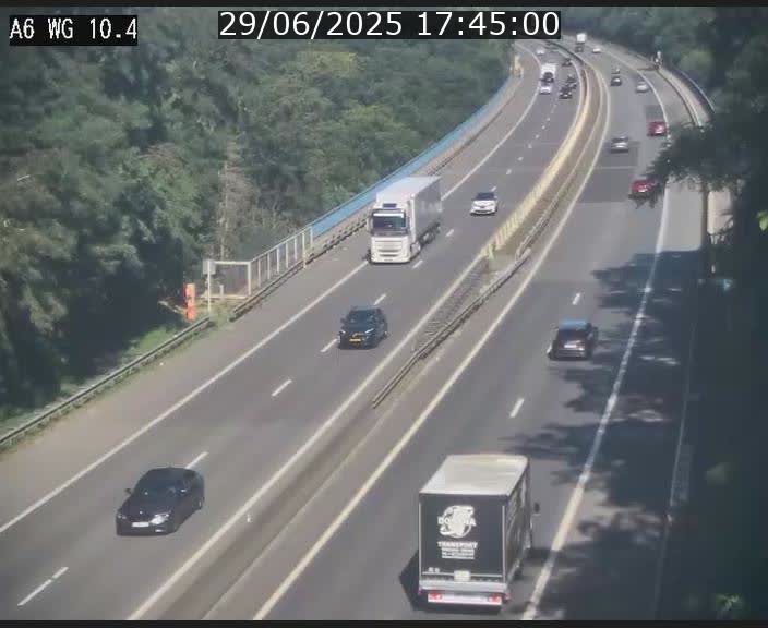<h2>Traffic live webcam Luxembourg Mamer - A6 - BK 10.4 - direction Luxembourg/France/Allemagne</h2>