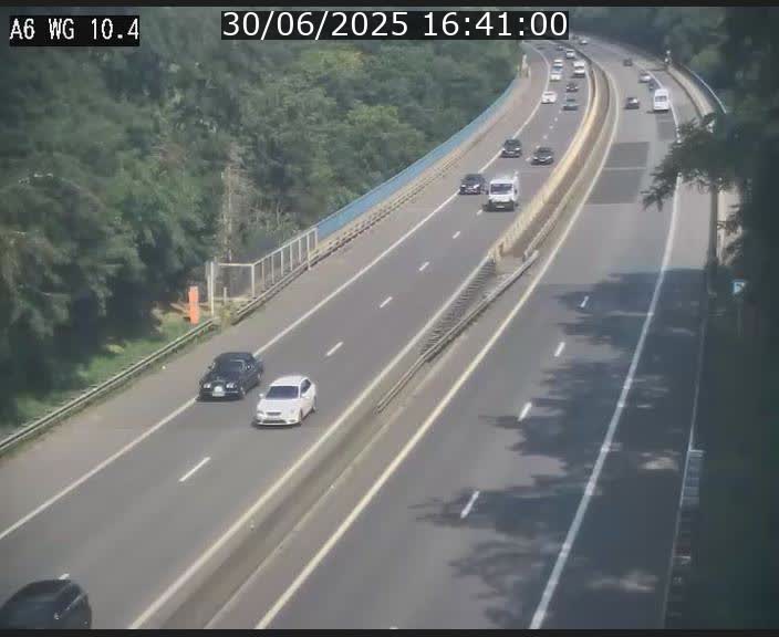 <h2>Traffic live webcam Luxembourg Mamer - A6 - BK 10.4 - direction Luxembourg/France/Allemagne</h2>