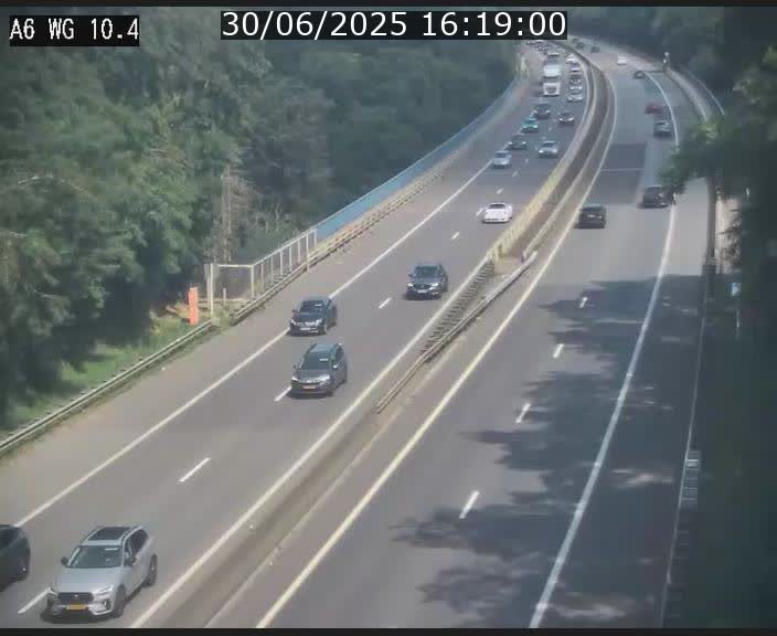 <h2>Traffic live webcam Luxembourg Mamer - A6 - BK 10.4 - direction Luxembourg/France/Allemagne</h2>