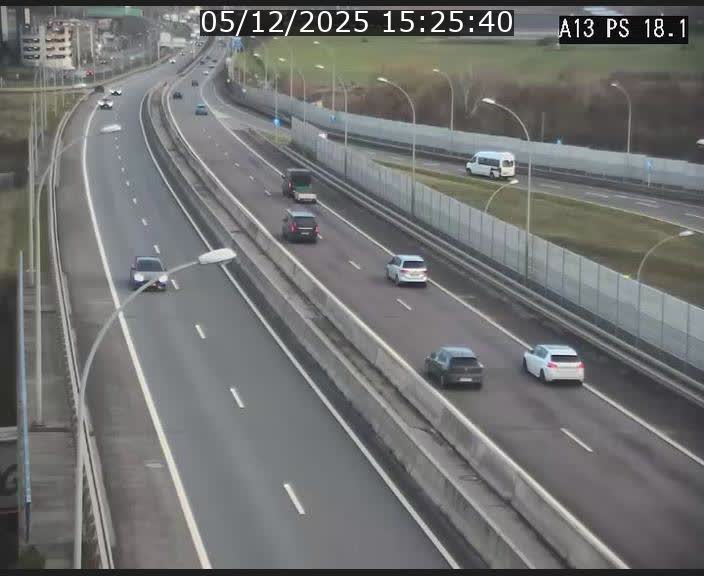 <h2>Traffic live webcam Luxembourg Dudelange - A13 direction Croix de Bettembourg - BK 18.1</h2>