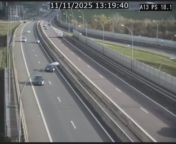 <h2>Traffic live webcam Luxembourg Dudelange - A13 direction Croix de Bettembourg - BK 18.1</h2>