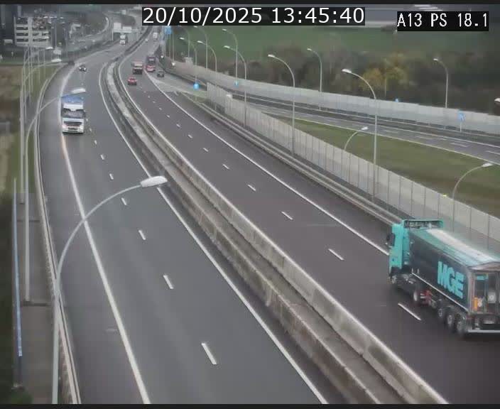 <h2>Traffic live webcam Luxembourg Dudelange - A13 direction Croix de Bettembourg - BK 18.1</h2>