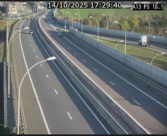 <h2>Traffic live webcam Luxembourg Dudelange - A13 direction Croix de Bettembourg - BK 18.1</h2>