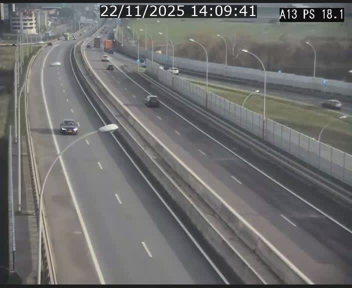 <h2>Traffic live webcam Luxembourg Dudelange - A13 direction Croix de Bettembourg - BK 18.1</h2>