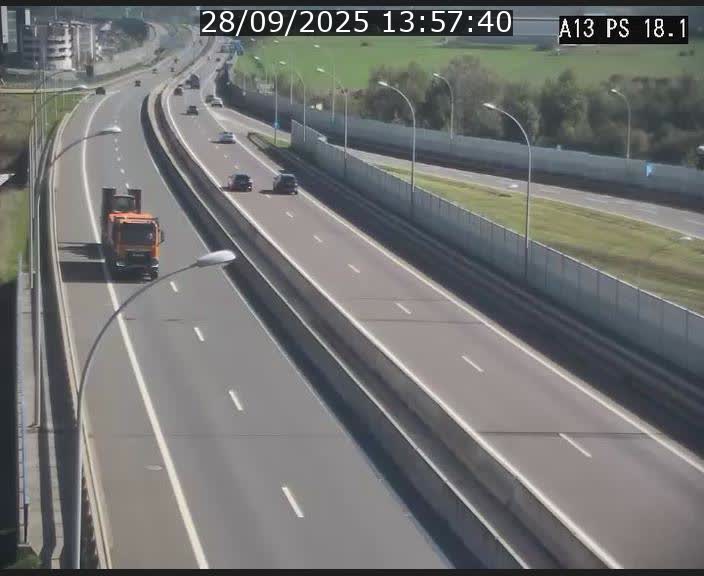 <h2>Traffic live webcam Luxembourg Dudelange - A13 direction Croix de Bettembourg - BK 18.1</h2>