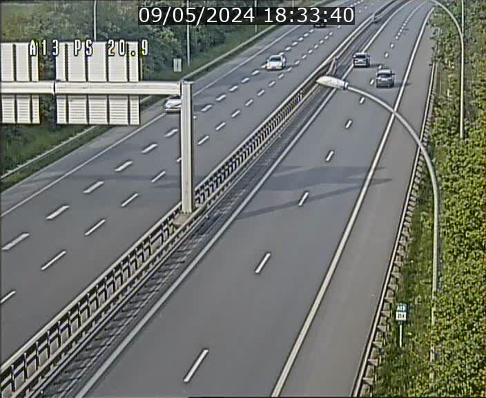 Traffic live webcam Luxembourg Croix de Bettembourg, rond-point d'Hellange - A13 direction Allemagne - BK 20.9