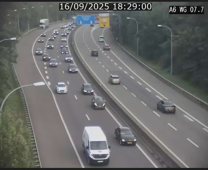 <h2>Traffic live webcam Luxembourg - Bridel - A6 - BK 7.7 - direction Belgique</h2>
