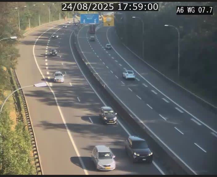 <h2>Traffic live webcam Luxembourg - Bridel - A6 - BK 7.7 - direction Belgique</h2>