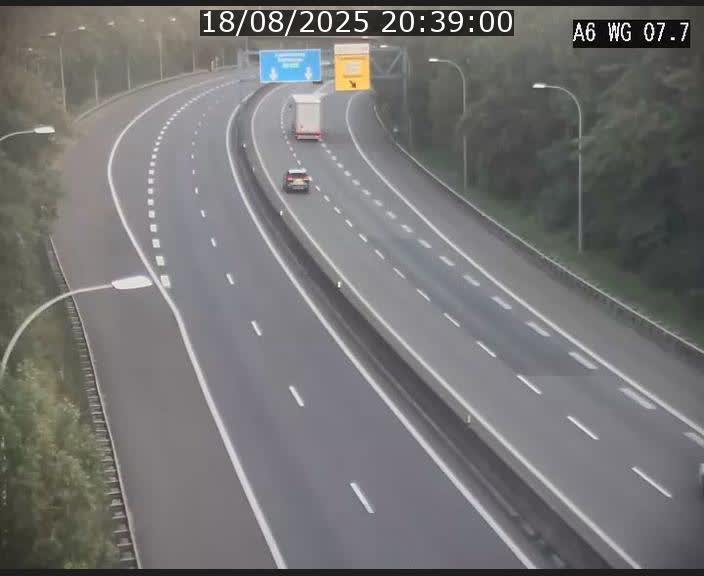 <h2>Traffic live webcam Luxembourg - Bridel - A6 - BK 7.7 - direction Belgique</h2>