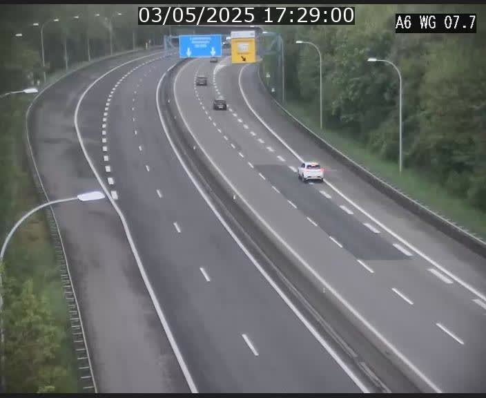 Traffic live webcam Luxembourg - Bridel - A6 - BK 7.7 - direction Belgique