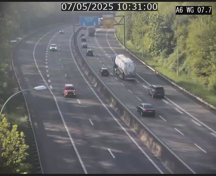 Traffic live webcam Luxembourg - Bridel - A6 - BK 7.7 - direction Belgique