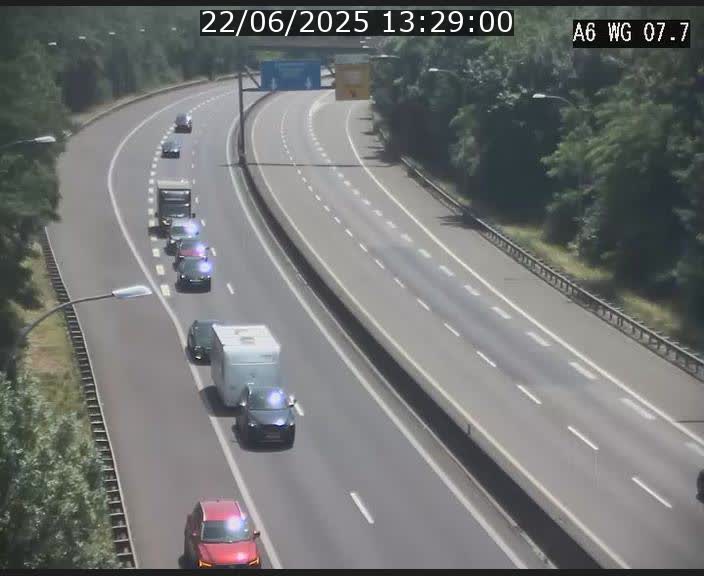Traffic live webcam Luxembourg - Bridel - A6 - BK 7.7 - direction Belgique