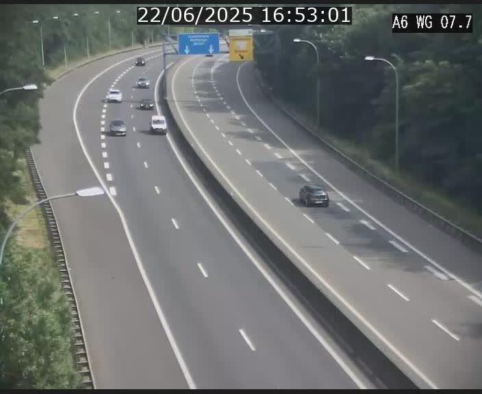 Traffic live webcam Luxembourg - Bridel - A6 - BK 7.7 - direction Belgique