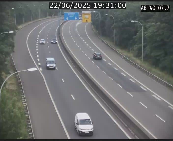 Traffic live webcam Luxembourg - Bridel - A6 - BK 7.7 - direction Belgique