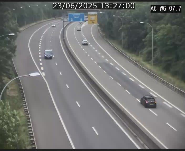 Traffic live webcam Luxembourg - Bridel - A6 - BK 7.7 - direction Belgique